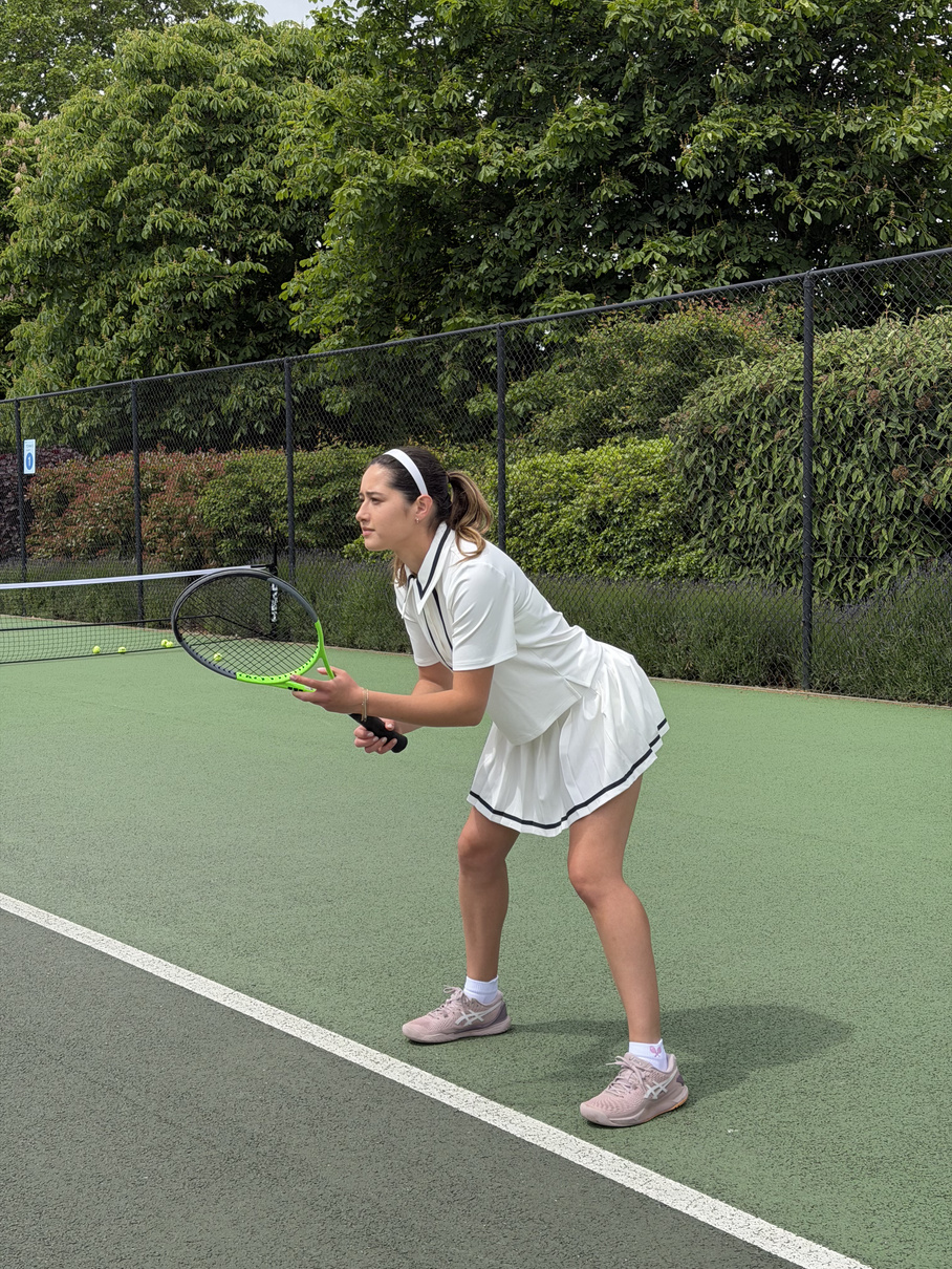 Clay court — ready position in white Madaia